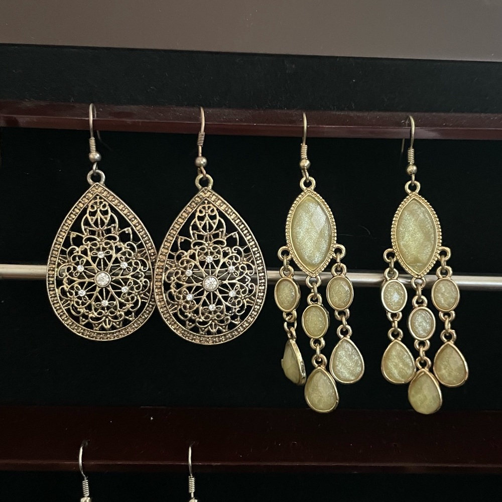 Two pairs dangly earrings